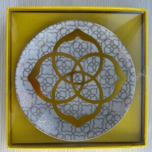 NWT Kendra Scott Ceramic Filigree Ring Dish, Gold on White, Trinket Dish NIB